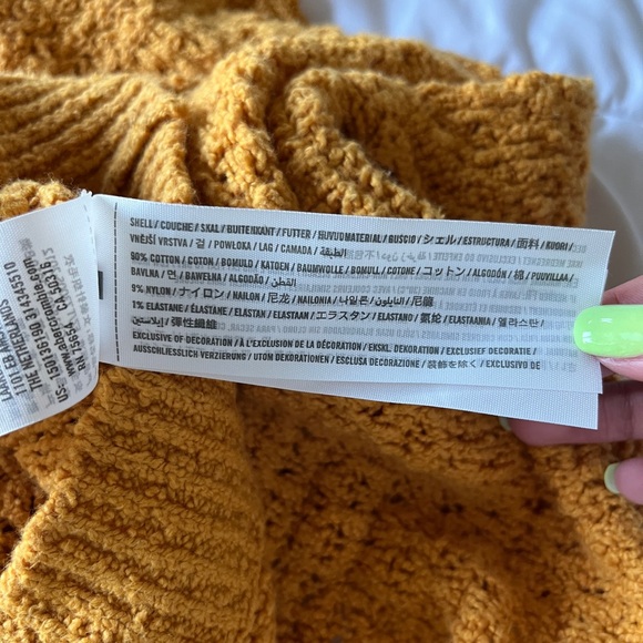 Abercrombie & Fitch Knit Sweater - Picture 4 of 5